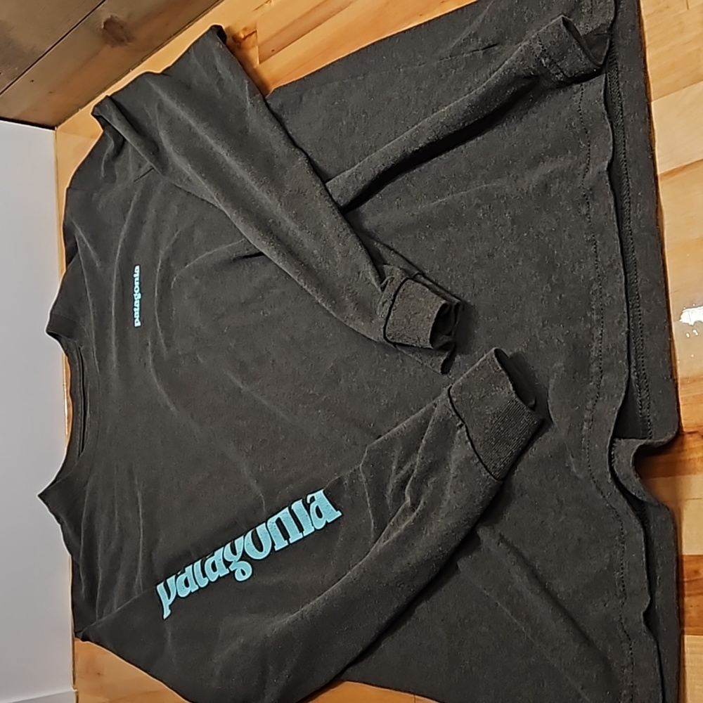 Patagonia long sleeved tee, size M